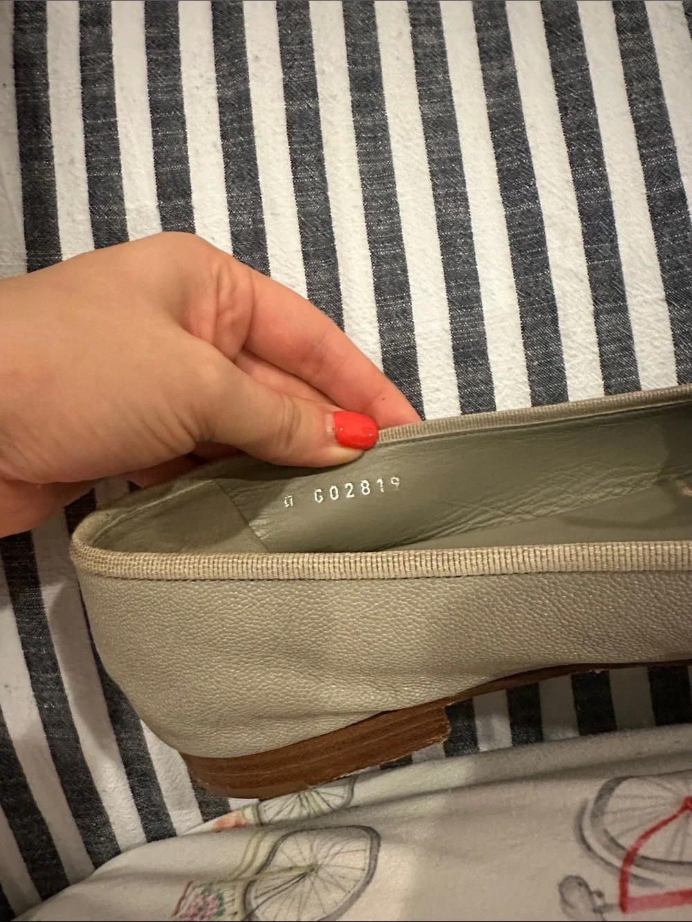 CHANEL Gray Leather Ballet Flats with CC Medallionr size 38
